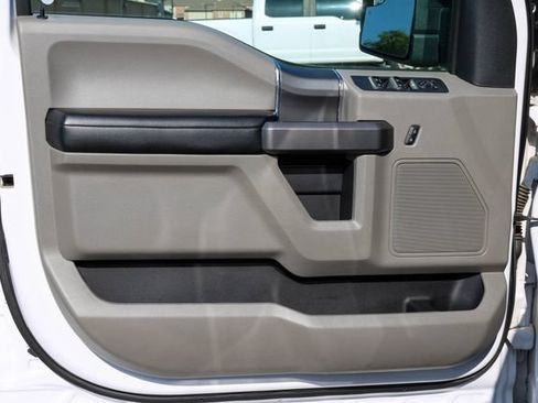 Used 2019 Ford F150 XLT w/ Equipment Group 302A Luxury AWD/4WD image 11