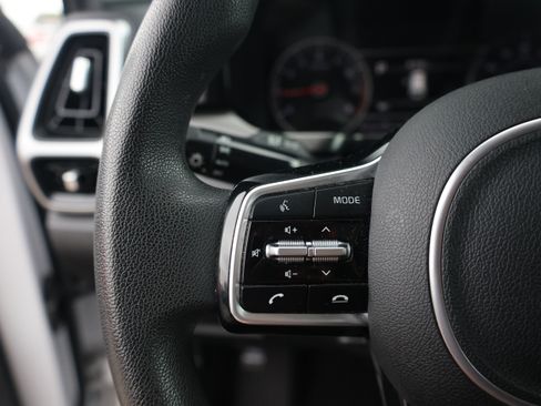 Used 2022 Kia Sorento LX FWD image 13