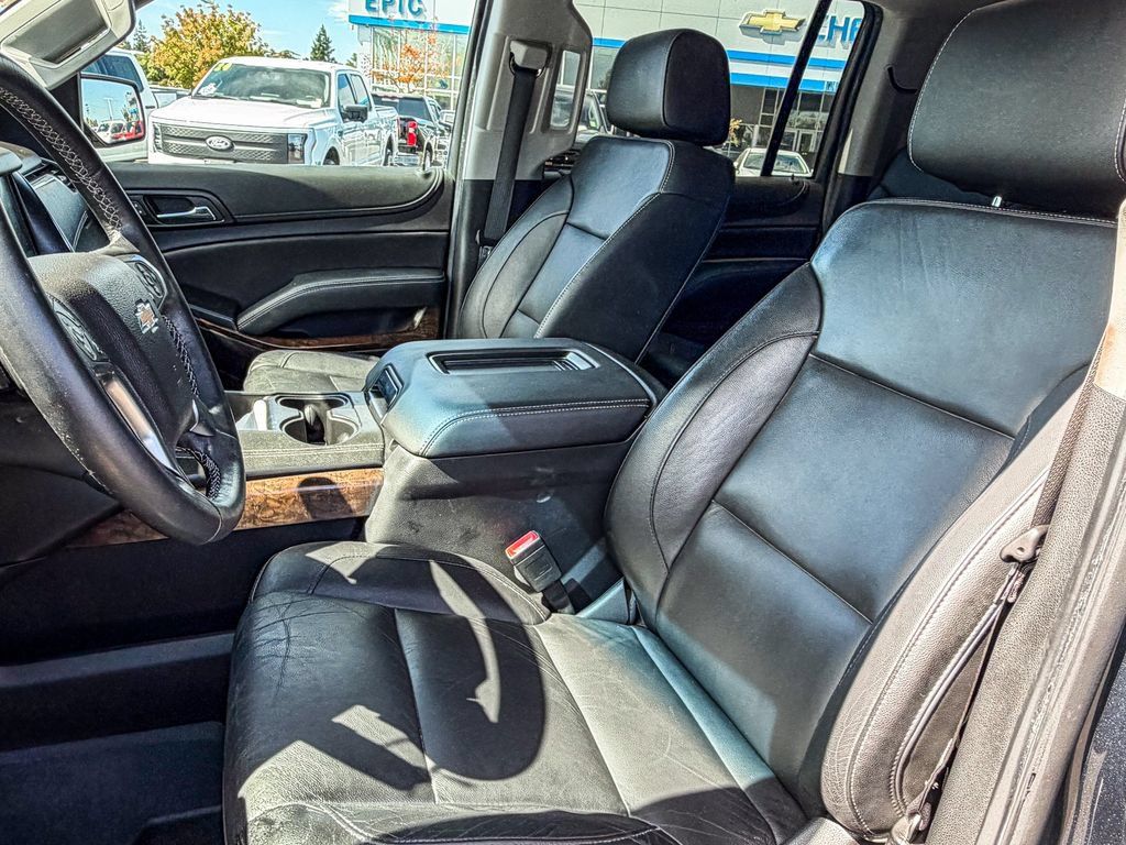 Used 2019 Chevrolet Suburban LT w/ Luxury Package RWD image 9