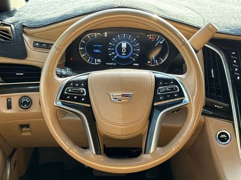 Used 2018 Cadillac Escalade ESV Platinum AWD/4WD image 14