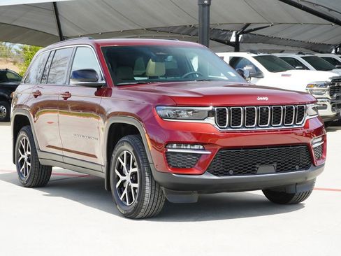 Used 2025 Jeep Grand Cherokee Limited w/ Luxury Tech Group II image 6