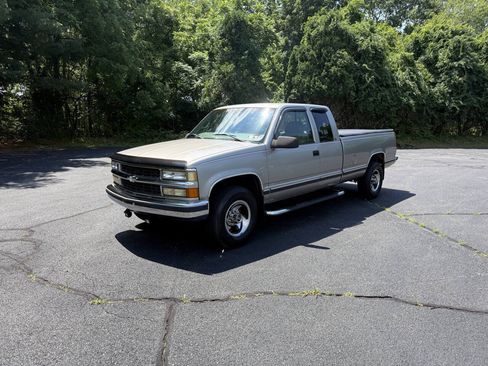 Used 1998 Chevrolet Silverado 2500 2WD Extended Cab w/ Preferred Equipment Group 3 image 1