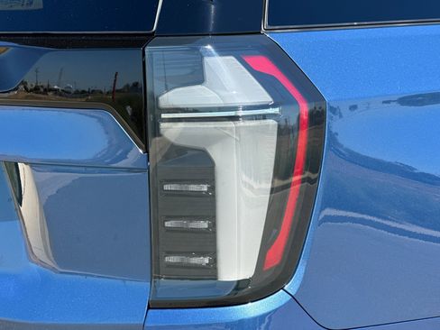 New 2025 Chevrolet Suburban High Country image 35