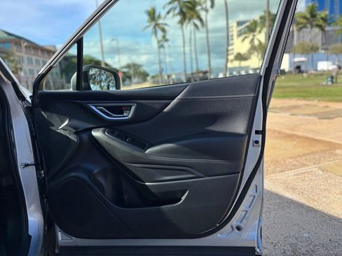 Used 2020 Subaru Forester Premium image 14