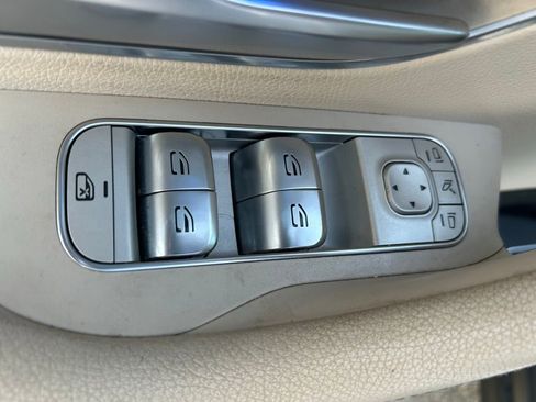 Used 2024 Mercedes-Benz GLS 450 4MATIC image 18