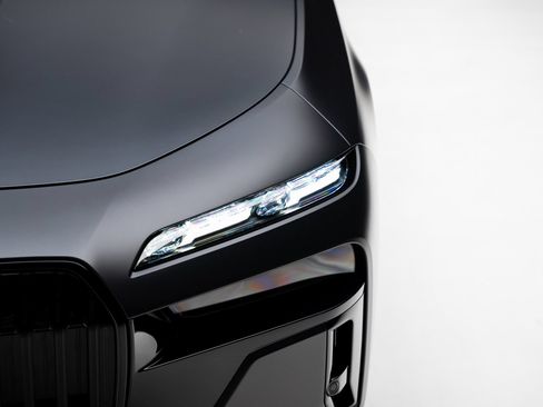 Used 2023 BMW i7 xDrive60 AWD/4WD image 11