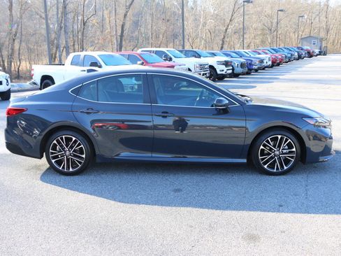 Used 2025 Toyota Camry XLE image 9