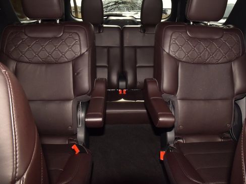 Certified 2025 Ford Explorer Platinum w/ Ultimate Package image 22