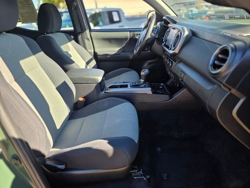 Used 2022 Toyota Tacoma TRD Off-Road image 10