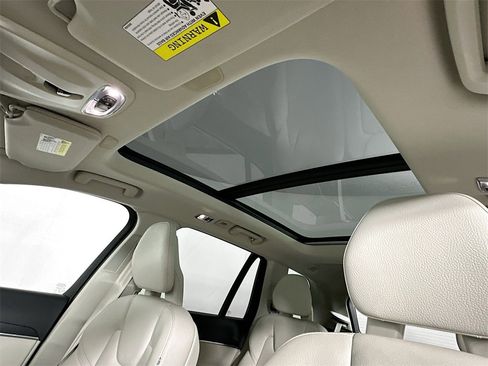 Used 2020 Volvo XC90 T5 Momentum w/ Protection Package Premier image 11