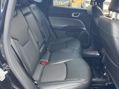 Used 2025 Jeep Compass Latitude w/ Convenience Group image 18