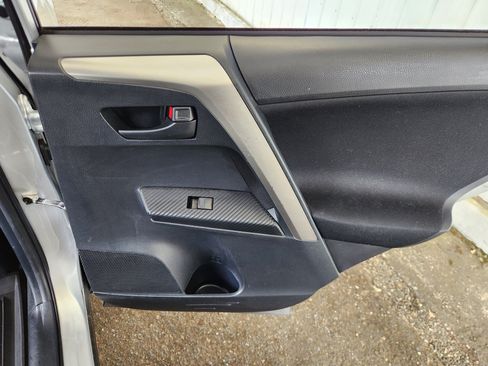 Used 2015 Toyota RAV4 LE AWD/4WD image 13