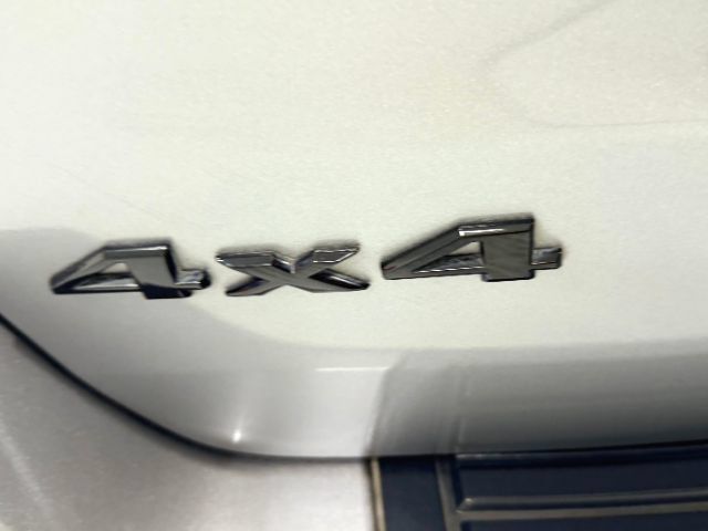 Used 2019 Jeep Grand Cherokee Altitude AWD/4WD image 12