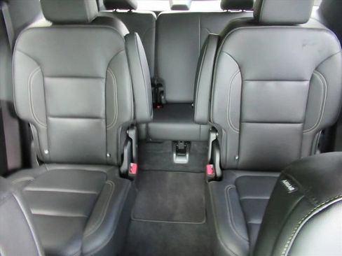 Used 2023 Chevrolet Traverse LT w/ LT Premium Package AWD/4WD image 16