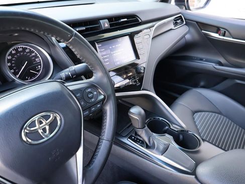 Used 2018 Toyota Camry SE w/ Convenience Package FWD image 38