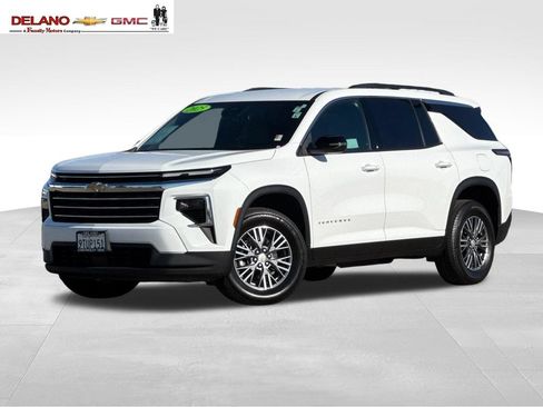 Used 2025 Chevrolet Traverse LT AWD/4WD image 1