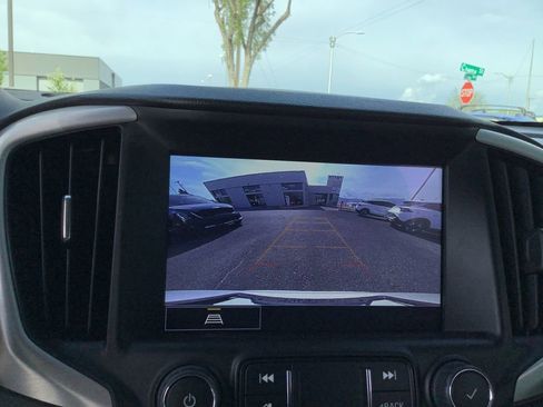 Used 2024 GMC Terrain SLE w/ Driver Convenience Package image 25