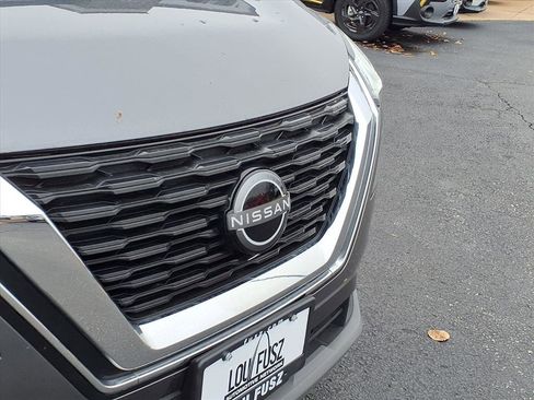 Used 2022 Nissan Rogue SV image 23