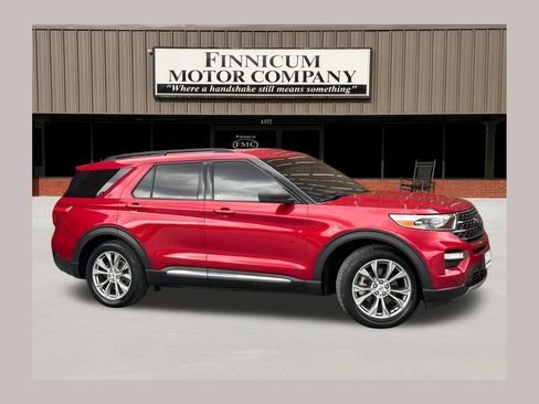 Used 2020 Ford Explorer XLT w/ Equipment Group 202A RWD image 1