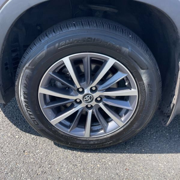 Used 2019 Toyota Highlander XLE AWD/4WD image 36
