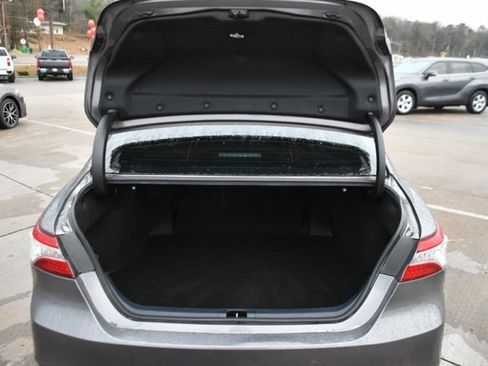 Used 2020 Toyota Camry XLE image 9