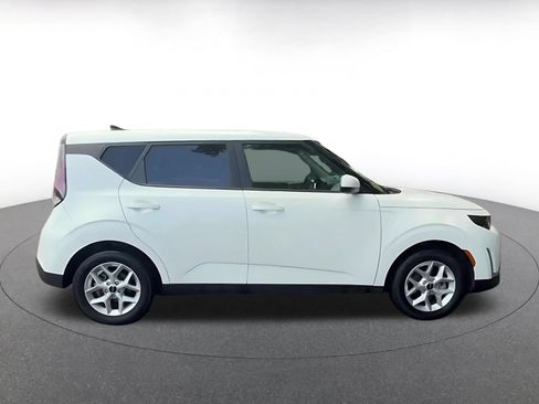 Used 2025 Kia Soul LX w/ LX Technology Package FWD image 16