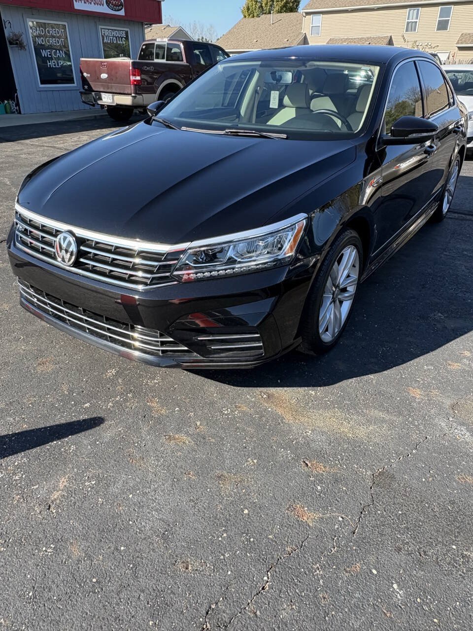 Used 2017 Volkswagen Passat 1.8T R-Line w/ R-Line Lighting Package FWD image 2