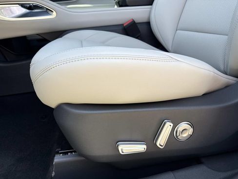 New 2026 Lincoln Nautilus Premier AWD/4WD image 21