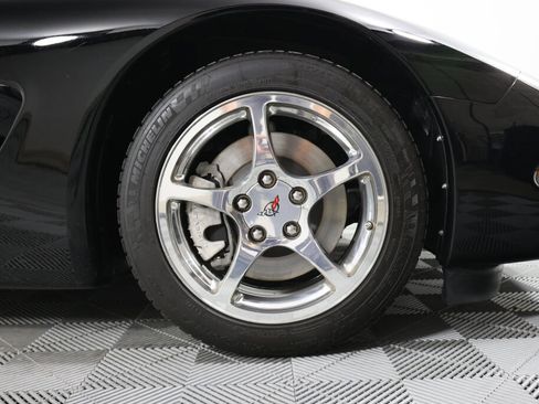 Used 2004 Chevrolet Corvette Convertible w/ Preferred Equipment Group RWD image 7