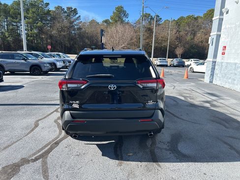 Used 2021 Toyota RAV4 LE image 6