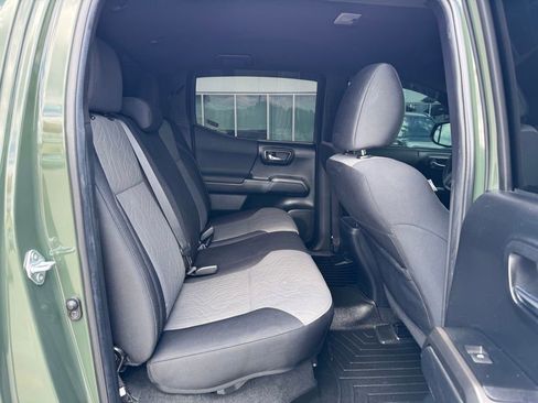 Used 2022 Toyota Tacoma TRD Sport AWD/4WD image 22