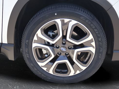 Used 2023 Subaru Ascent Limited w/ Technology Package AWD/4WD image 30