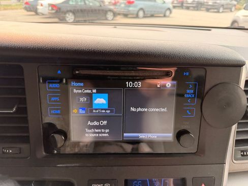 Used 2017 Toyota Sienna LE AWD/4WD image 25