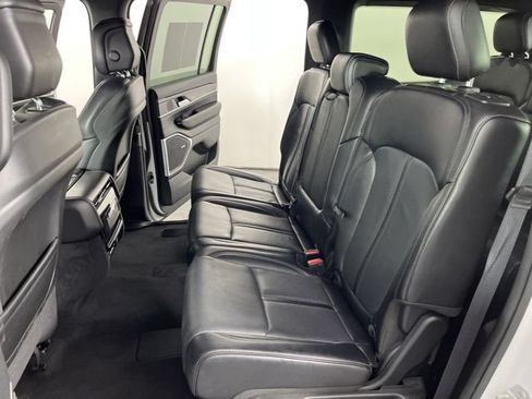 Used 2024 Jeep Wagoneer Series II w/ Flexible Seating Group RWD image 41