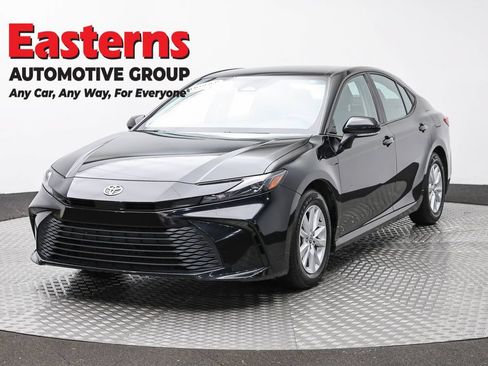 Used 2025 Toyota Camry LE FWD image 1