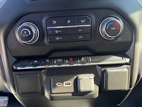 Used 2022 Chevrolet Silverado 1500 Custom image 25