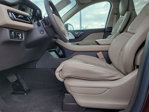 Certified 2023 Lincoln Aviator Reserve w/ Equipment Group 201A image 17