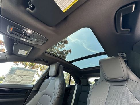 New 2025 Porsche Macan Electric image 26