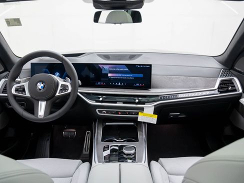 Certified 2025 BMW X7 xDrive40i w/ M Sport Package image 10