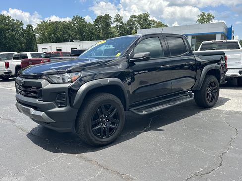 Used 2025 Chevrolet Colorado Trail Boss AWD/4WD image 4