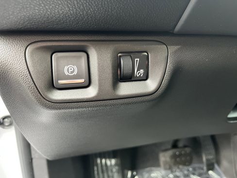 Used 2023 GMC Acadia SLT w/ Preferred Package image 19