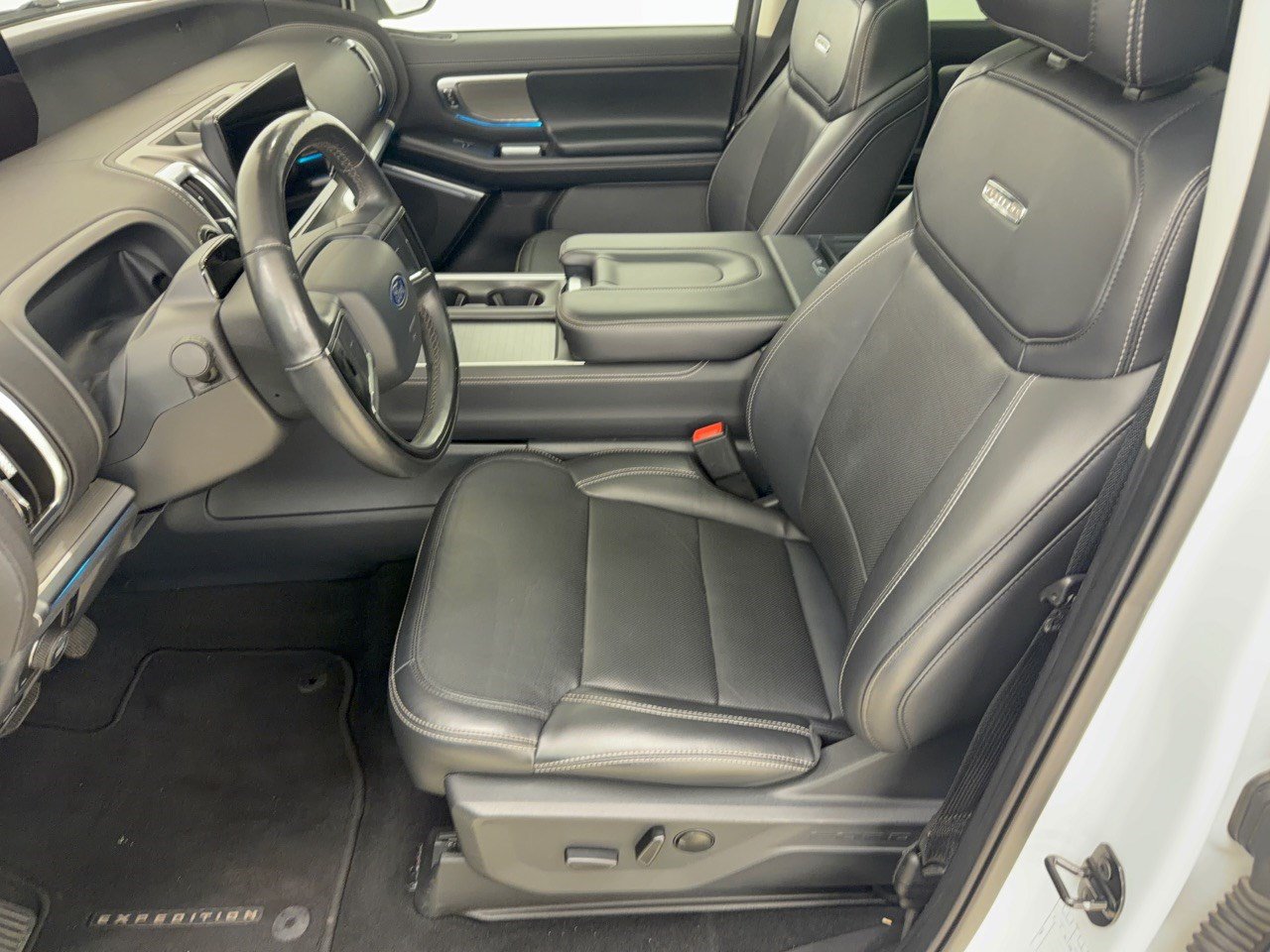 Used 2025 Ford Expedition Max Platinum AWD/4WD image 5