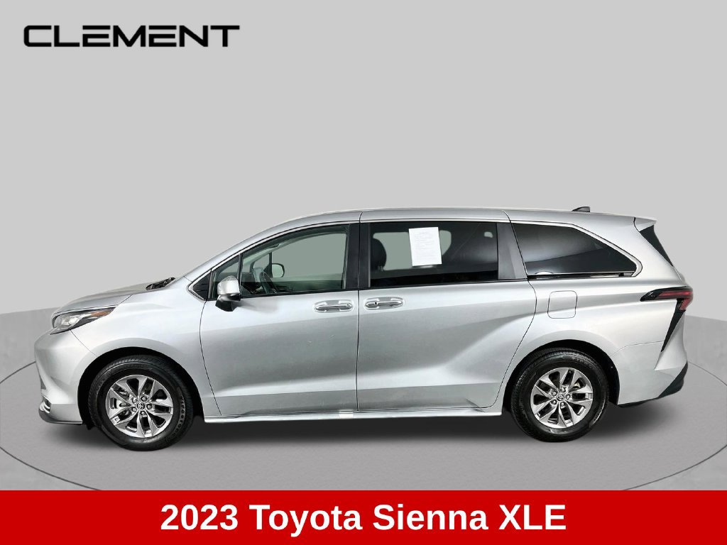 Used 2023 Toyota Sienna XLE AWD/4WD image 4
