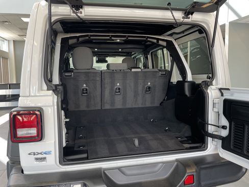 Used 2025 Jeep Wrangler Sport S image 34