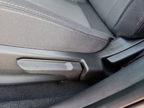 Certified 2025 Subaru Crosstrek 2.0i image 14