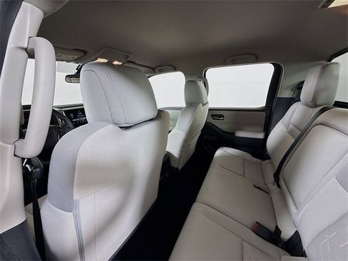 Certified 2025 Nissan Frontier SV w/ SV Convenience Package image 10