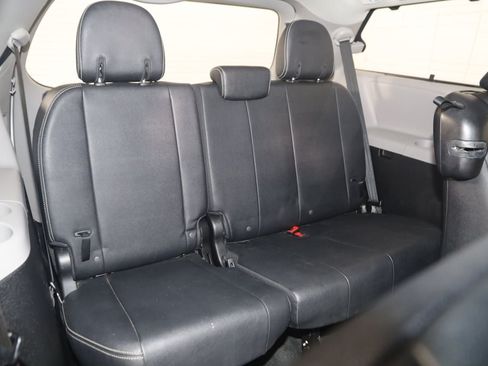Used 2018 Toyota Sienna SE FWD image 14