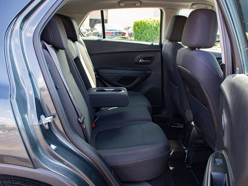 Used 2020 Chevrolet Trax LS AWD/4WD image 18
