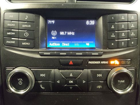 Used 2018 Ford Explorer XLT image 25