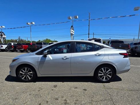 Used 2025 Nissan Versa SV FWD image 8